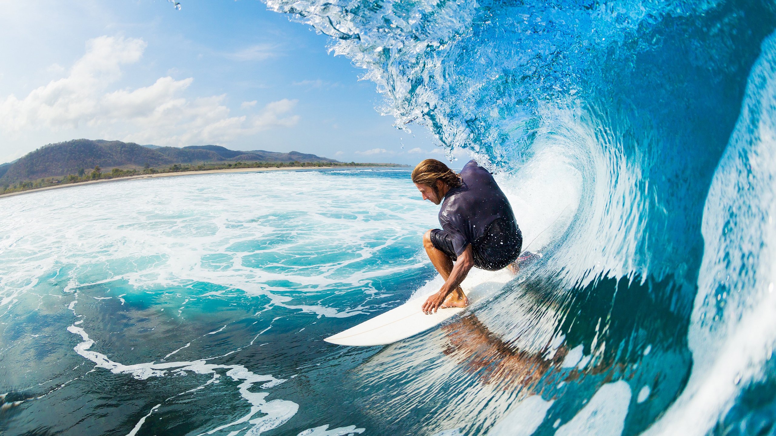 精彩足球盛事持续进行，球队实力对比激烈，足够精彩 足球比赛